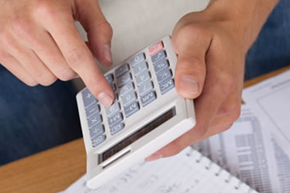 欠款未还至何种金额可提起诉讼？